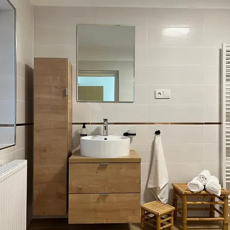 Проживание в семье Elen 6 Luzek, 86 M2 Дечин