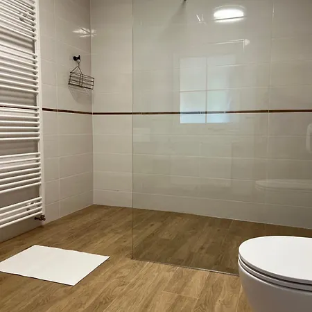 Elen 6 Luzek, 86 M2 Проживание в семье